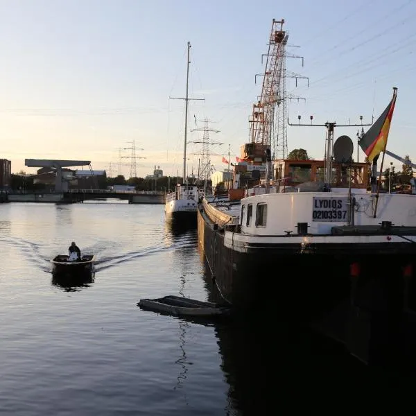 Schiffshotel "Schlafen im Hafen", hotel i Hamborg