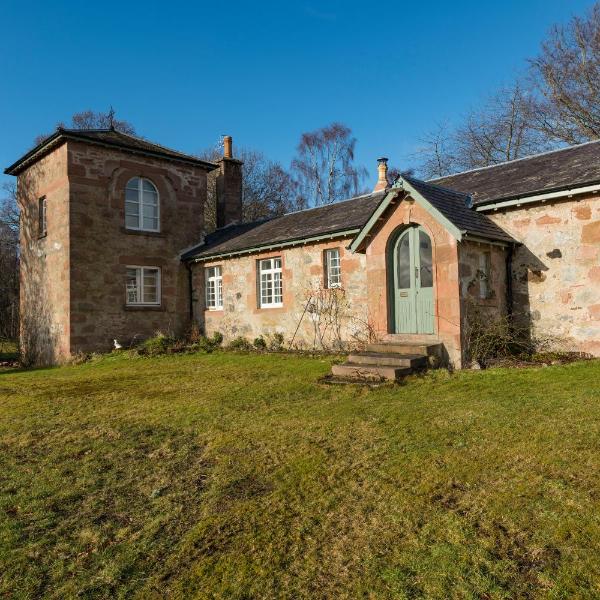 Evelix, The Old School House