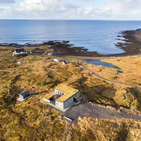 Hvassahraun Cabin by the Sea, ξενοδοχείο σε Vogar