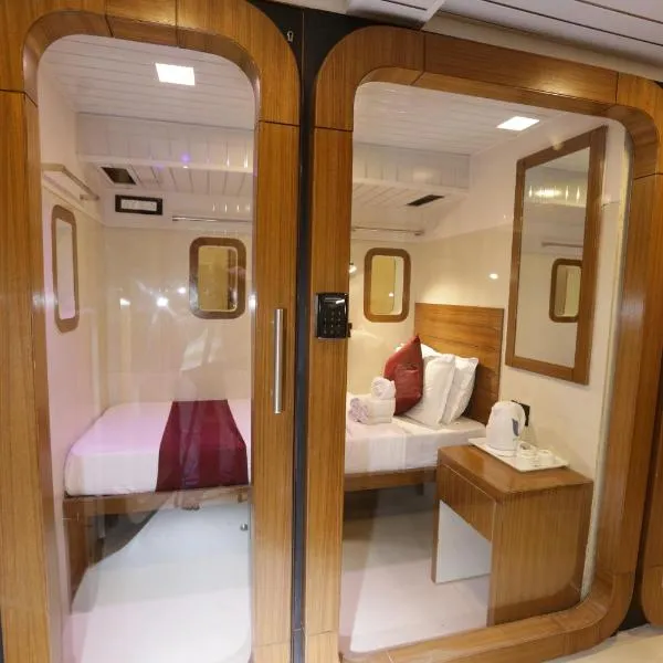 Qubestay Airport Capsule Hotel & Hostel，位于孟买的酒店