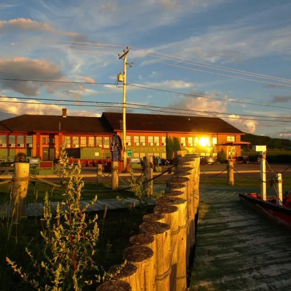 Auberge Internationale La Vieille École, hotel in Sainte-Anne-des-Monts