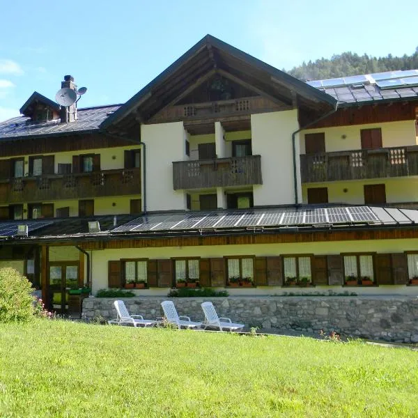 Albergo Nuoitas, hotel a Forni di Sopra