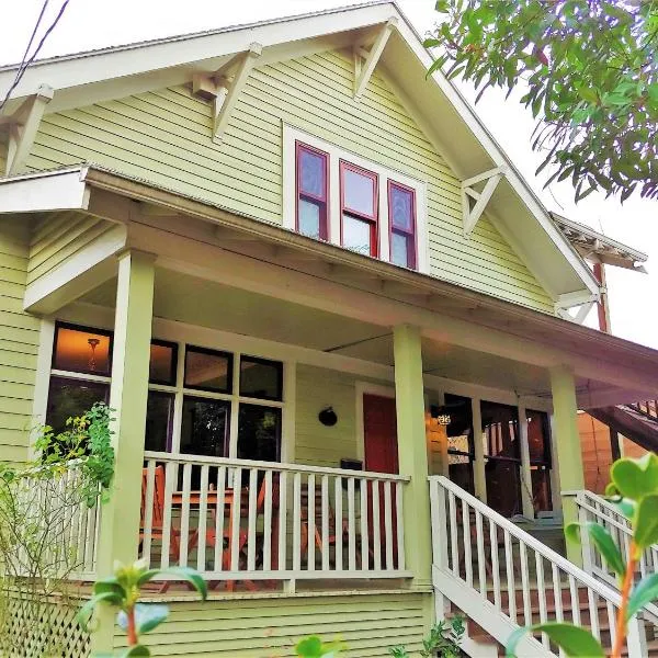 Bluebird Guesthouse, hotel in Portland