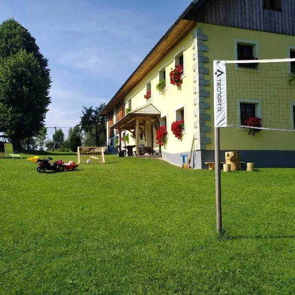 Apartments Čumar, hotel v destinaci Cerkno