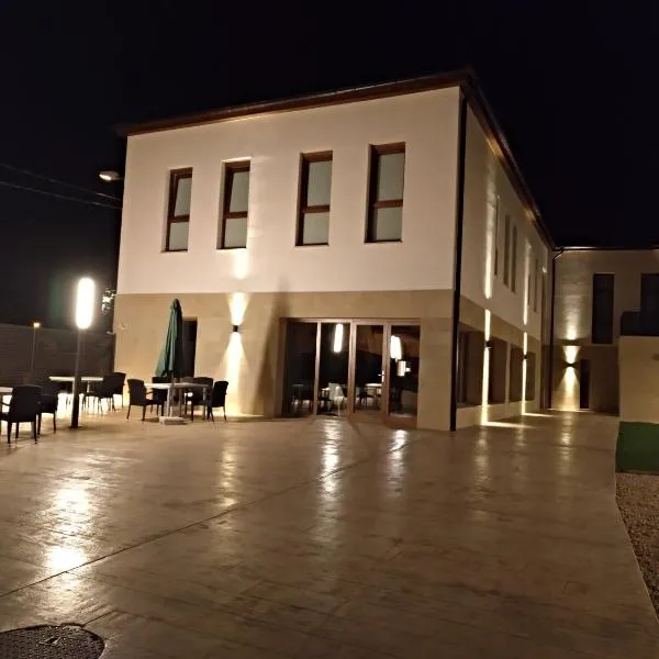 Hotel Entrerailes, отель в городе Касаларрейна