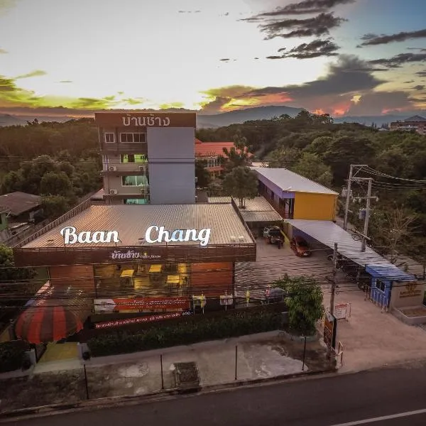 Baan Chang Hotel & Coffee House, hotel v destinaci Tak