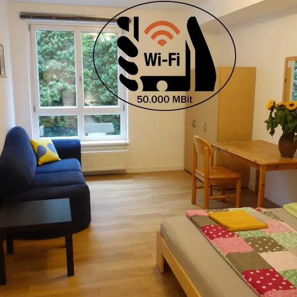 Private Rooms in Prenzlauerberg, hotel in Berlin