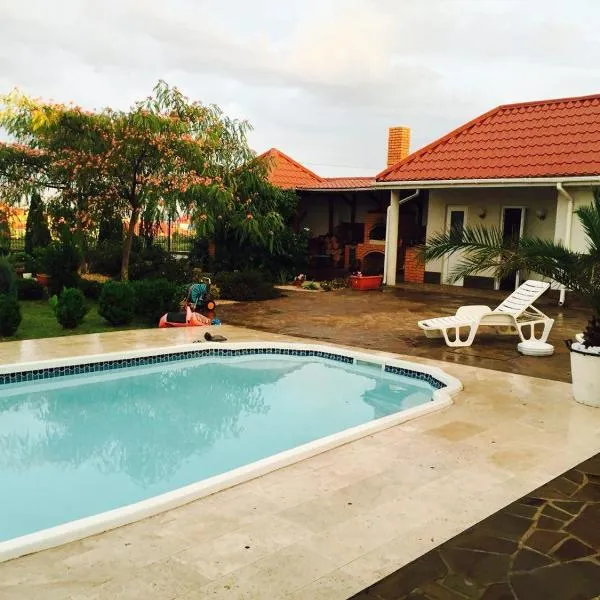 Villa Diana Mini、カロリノ・ブハスのホテル