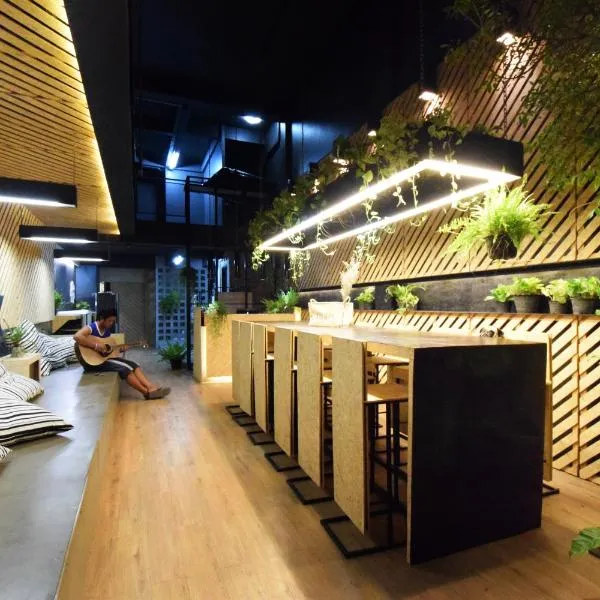 Hugger Hostel，位于普吉镇的酒店