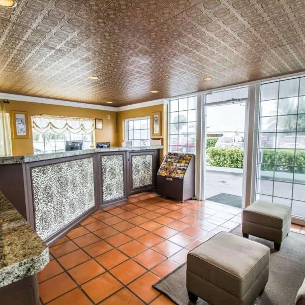 Econo Lodge Cocoa Beach - near the Port、ココアビーチのホテル