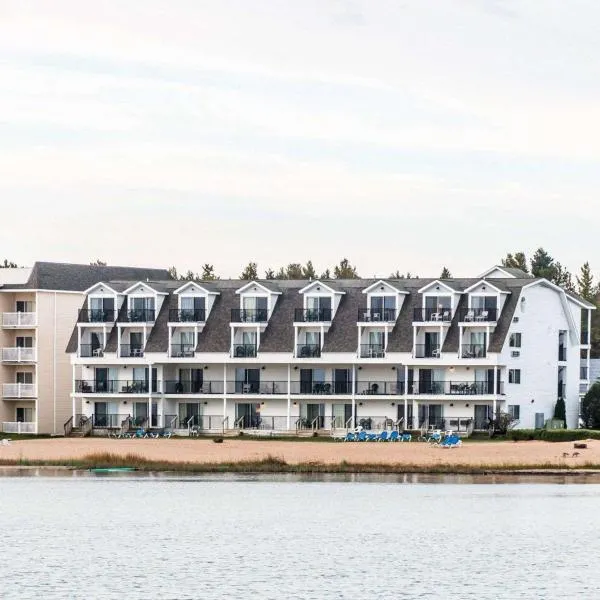 Quality Inn & Suites Mackinaw City Beachfront, hotel em Mackinaw City