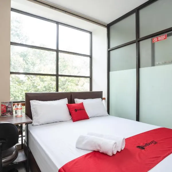 RedDoorz near Eka Hospital BSD City，位于当格浪的酒店