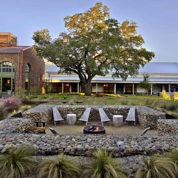 Cavalry Court, by Valencia Hotel Collection, hotel v destinaci College Station