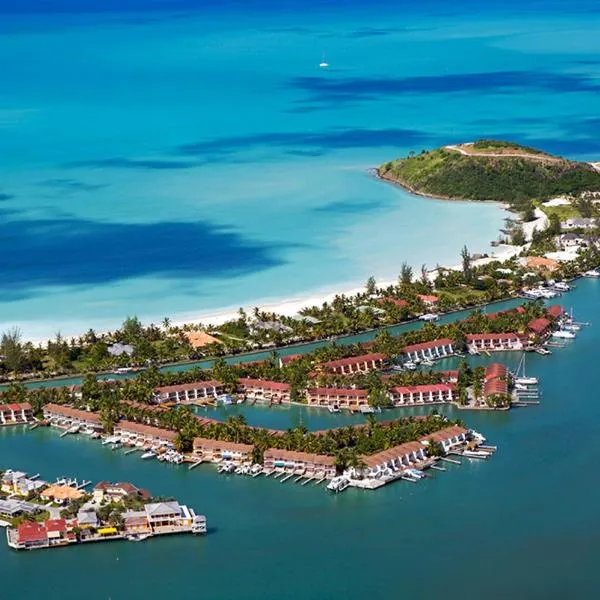 Beach House Antigua, hotel v destinaci Jolly Harbour