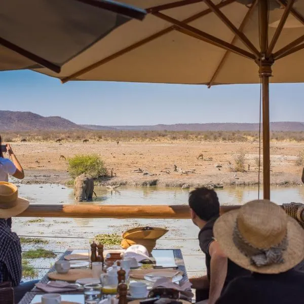 Tau Game Lodge、マディクウェ野生保護区のホテル