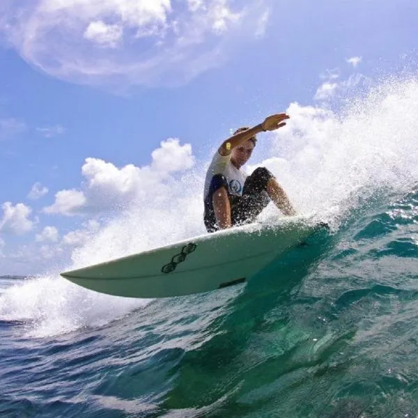 Batuta Maldives Surf View, hotel in Thulusdhoo