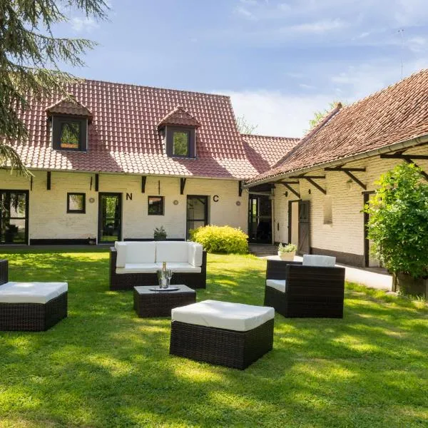 La Ferme Blanche, The Originals Relais, hotel in Lompret