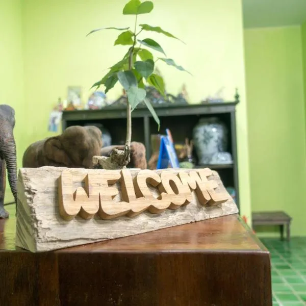 Plus Hostel Ayutthaya, hotel v destinaci Ayutthaya