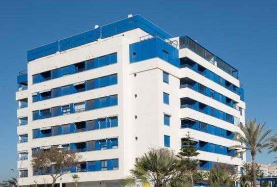 Piso Frente al Mar Primera Línea de Playa en Malaga con Parking Gratuito