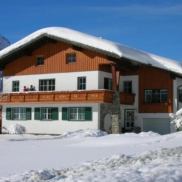 Gästehaus Auer – hotel w mieście Holzgau