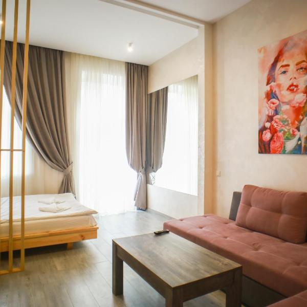 LEOGRAND Apartment on Drohobycha 4