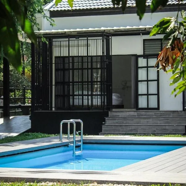 Ban Rub Lom Pool Villa 3 difference villas, hotel v destinaci Rayong