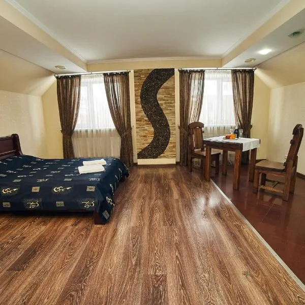 River, Hotel in Winnyzja