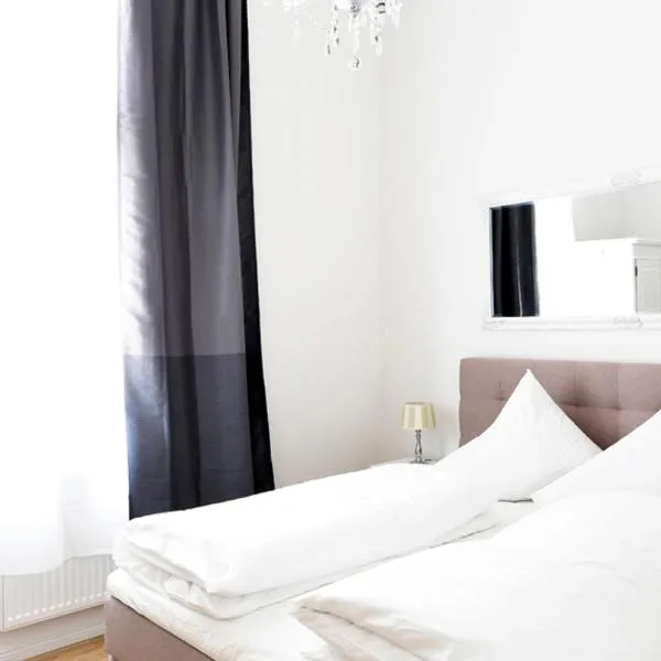 SC 03 by ROCKCHAIR Apartments l SUPERHOST Status l 2 Bedrooms Boxspringbeds Balcony Elevator - Cozy Family & Business Flair welcomes you!, hotel i Berlin