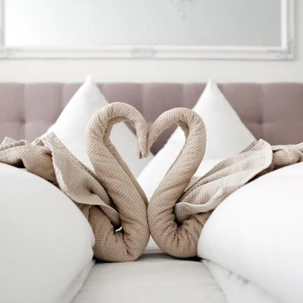 SC 04 by ROCKCHAIR Apartments l SUPERHOST Status l 4 Bedrooms Boxspringbeds 2 Bathrooms Balcony Elevator - Cozy Family & Business Flair welcomes you!, hotel a Berlino