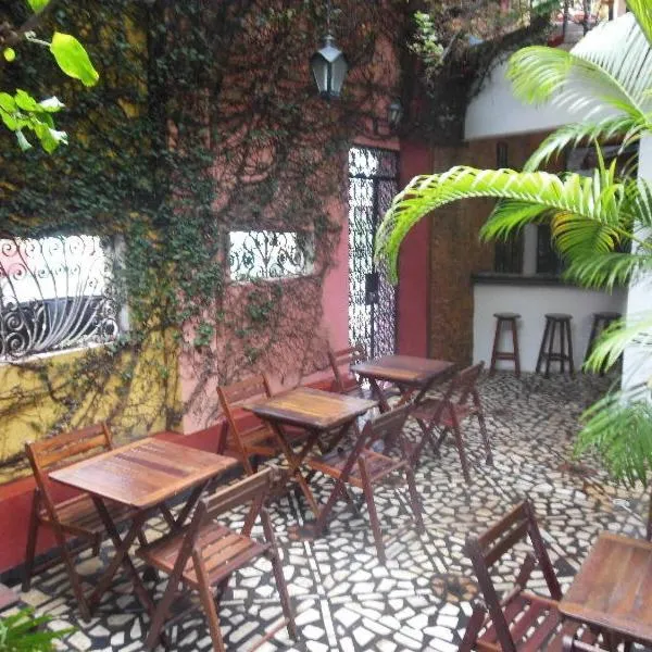 Café Hostel Kebab, hotel en Salvador