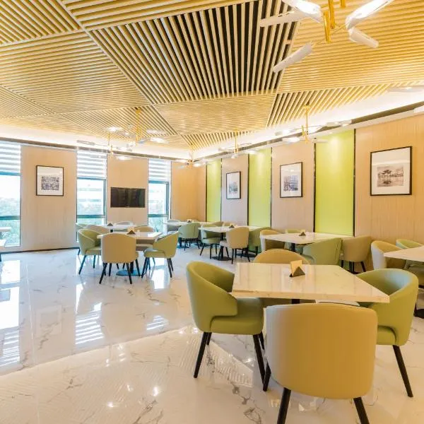 Atour Hotel (Nanjing Xingang Development Area), hotel in Nanjing