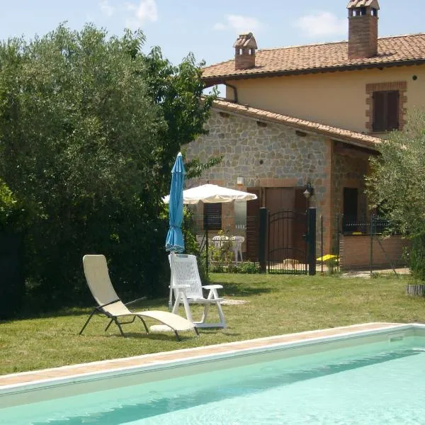 La Loggina Maxi con 2 giardini recintati privati, Hotel in Tuoro sul Trasimeno