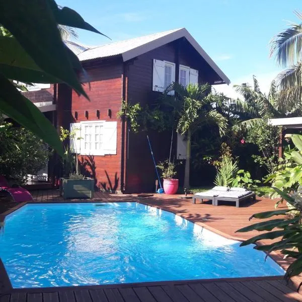 chambre d' hôte village sauvage, hotel in Langevin