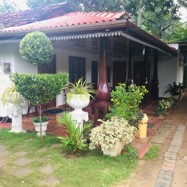 Malee Homestay, hotel v destinaci Polonnaruwa