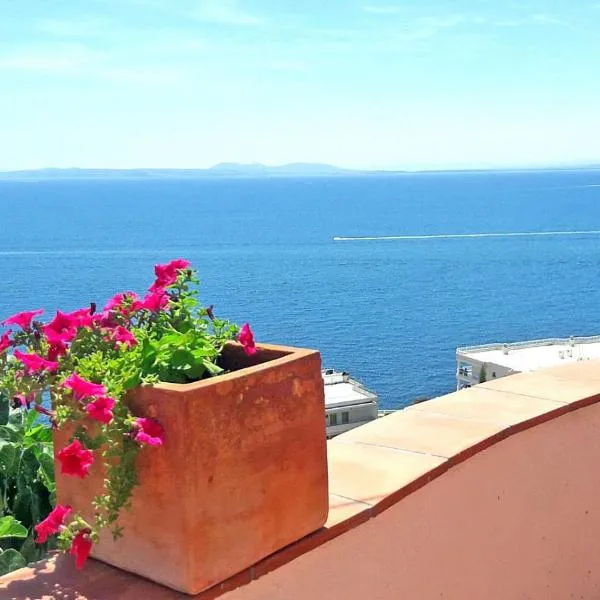 Splendido studio, vista mare, a 5mn dalla spiaggia - Casa ArteVida，位于罗萨斯的酒店