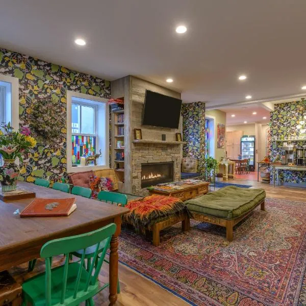 Black Elephant Hostel, hotel in Portland