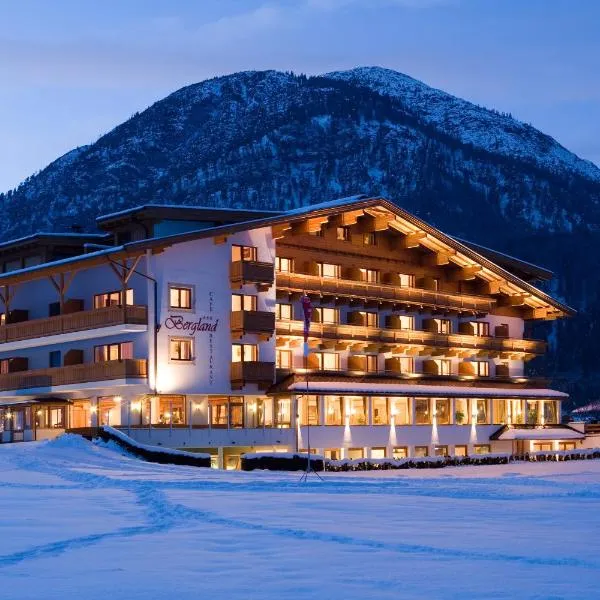 Hotel Bergland, hotel di Pertisau