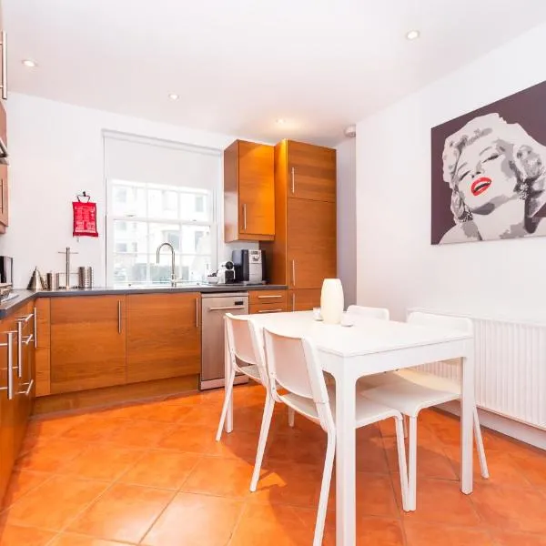 New 2 Bed Apartment in Covent Garden, hotel in London