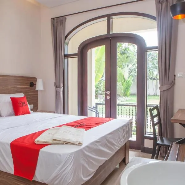 RedDoorz @ Wiyung 2, hotel v destinaci Kedurus