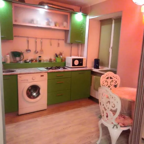 Апартаменты Лето с ванной джакузи, hotel in Dnipro