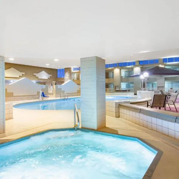 Ramada by Wyndham Midtown Grand Island, Hotel in Grand Island
