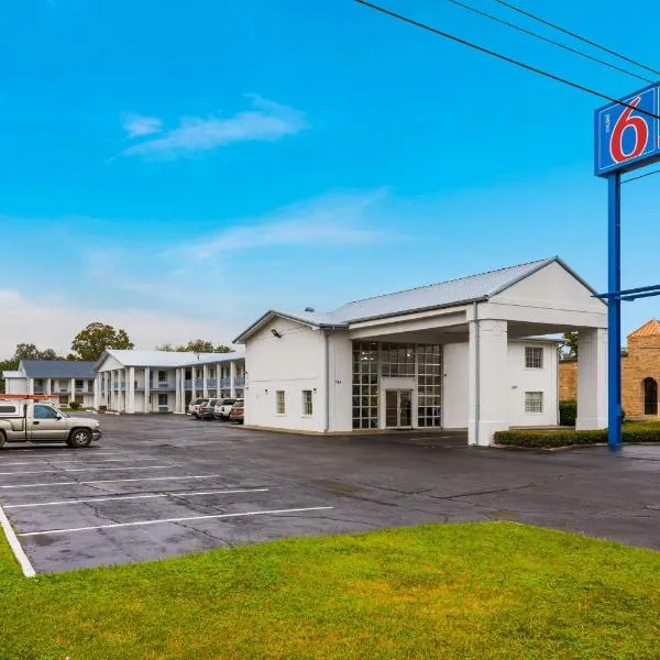 Motel 6-Alexandria, LA - South, хотел в Александрия