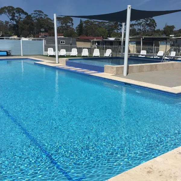 Lakeside Cabins & Holiday Village, hotel in Sussex inlet