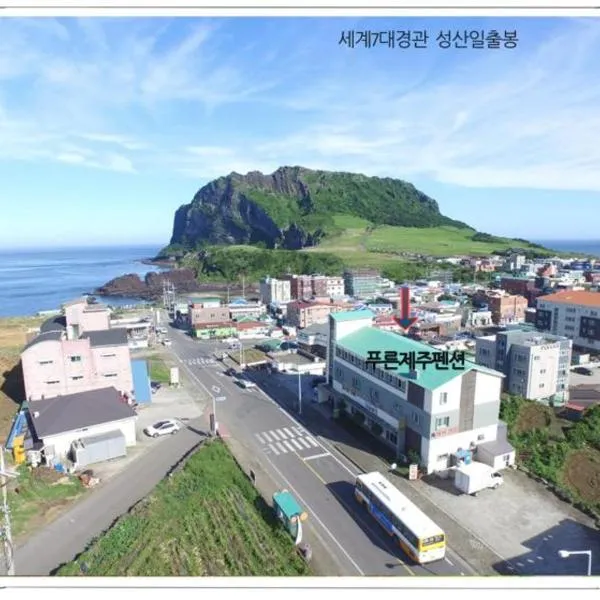 푸른제주 펜션, hotel in Seogwipo