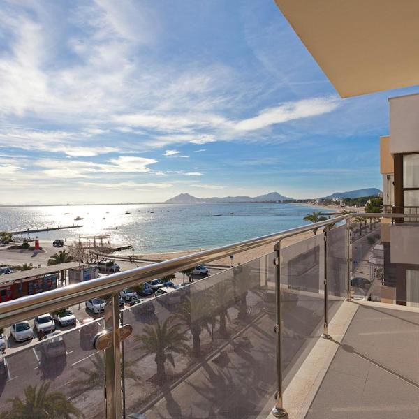 Penthouse Frontline Apartment Next to Beach