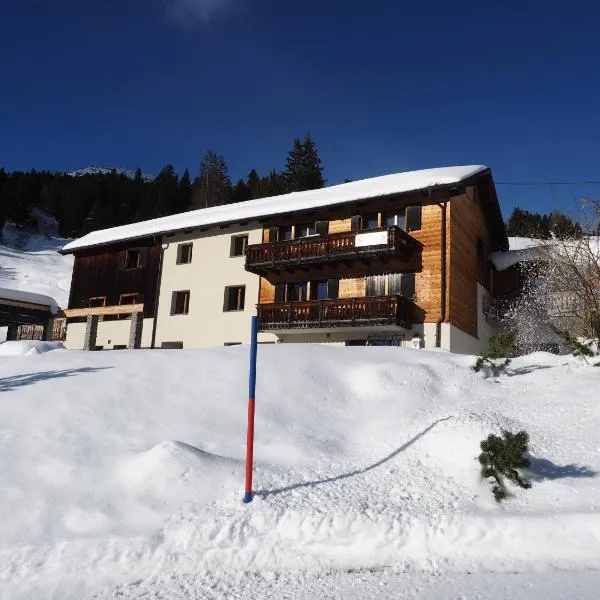 Tgantieni sot - Haus mit Herz, hotel in Lenzerheide
