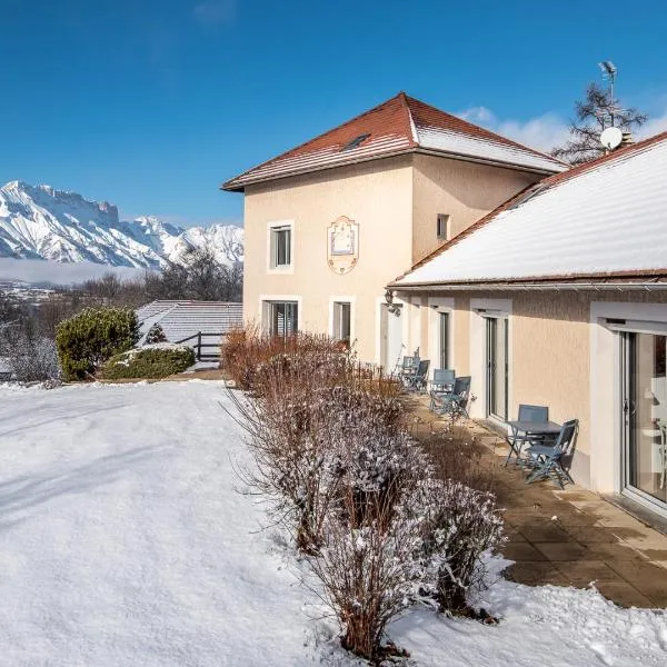 "La Combe Fleurie" Appartements & Chambres, hotel en Saint-Bonnet-en-Champsaur