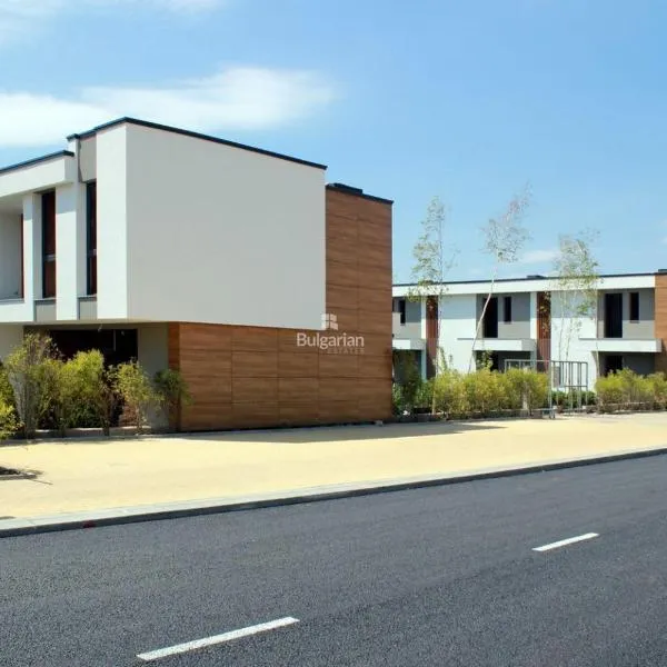 cozy,luxurious and spacious villa on the black sea, Hotel in Lŭka