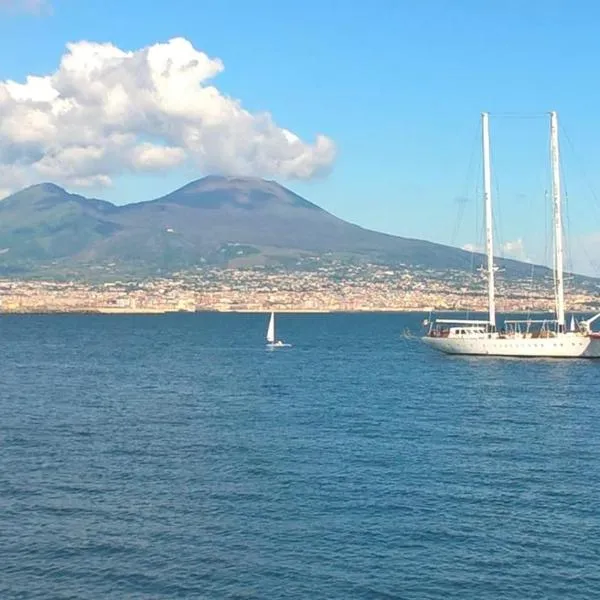 Napoli Storia e Mare，位于那不勒斯的酒店