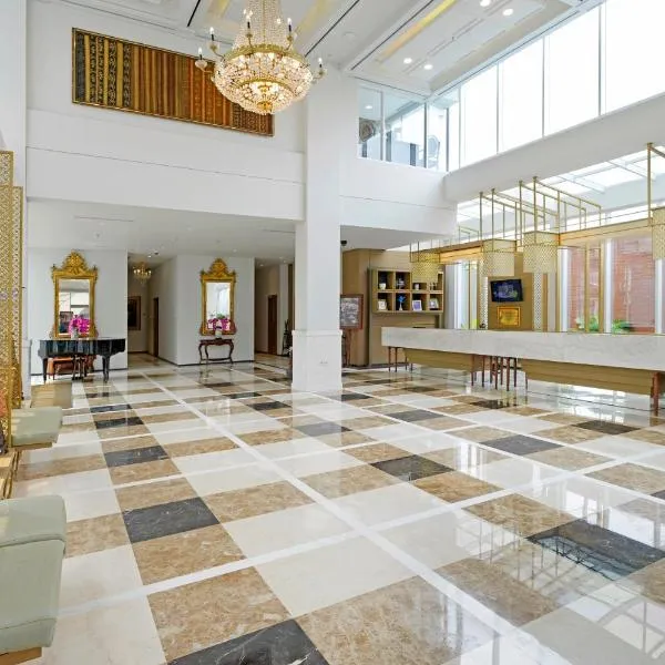 La Lisa Hotel Surabaya, hotel in Surabaya